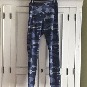 Beyond Yoga Blue Camo Yoga Pants Size S